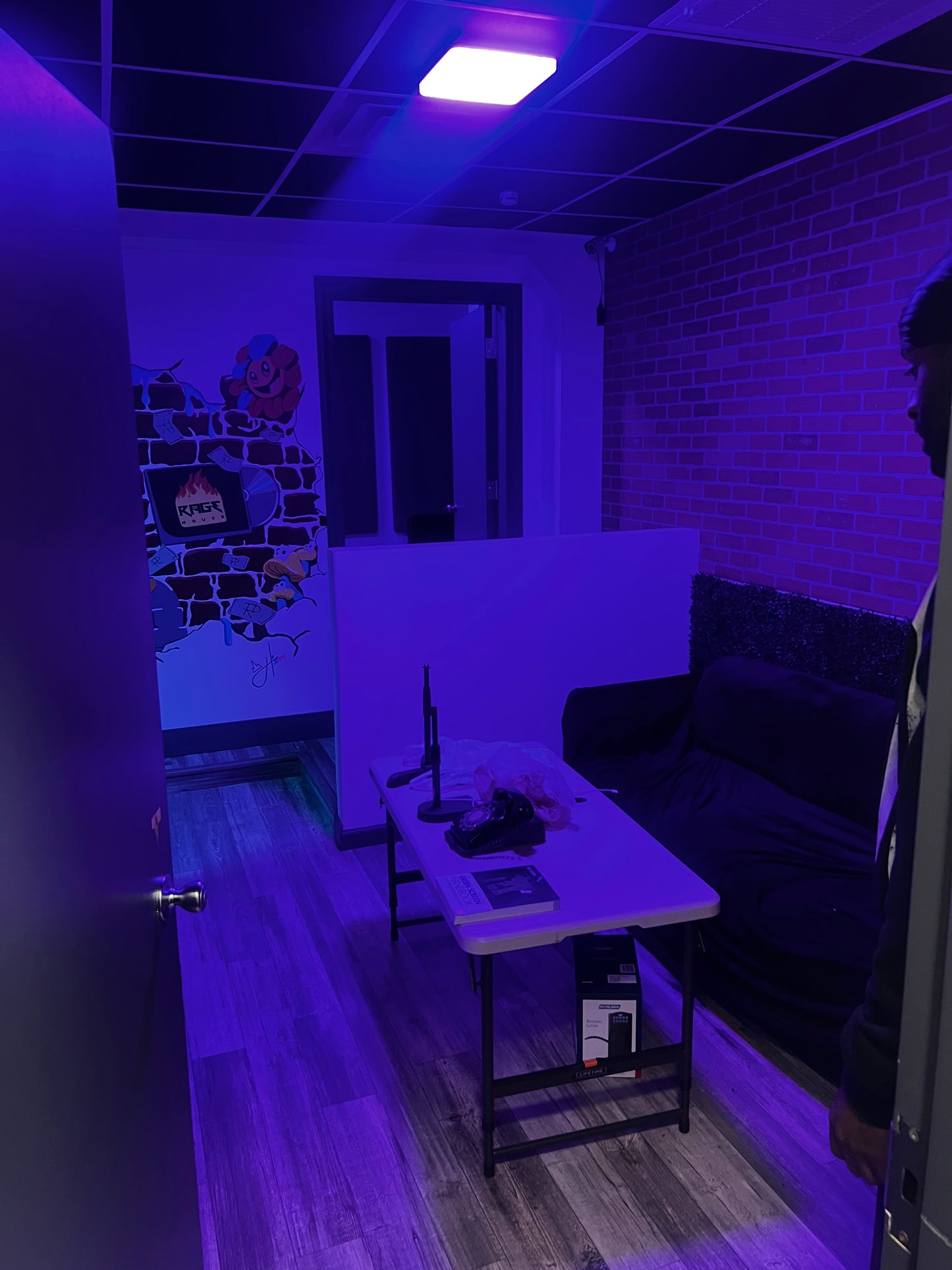 Island Studios “A Room & B Room & Lounge Room”